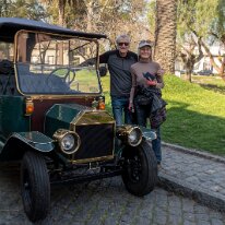 voiturette vintage et electrque 07/09/2018 - Idée superbe pour les touristes qui veulent visiter les petites villes touristiques : des voiturettes électriques au style vintage. We liked...